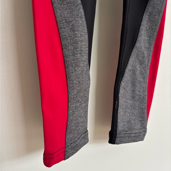 LULULEMON Legging w/Red/Grey Contour Detailing, Size 4, Like New Condition - Picture 4 of 11